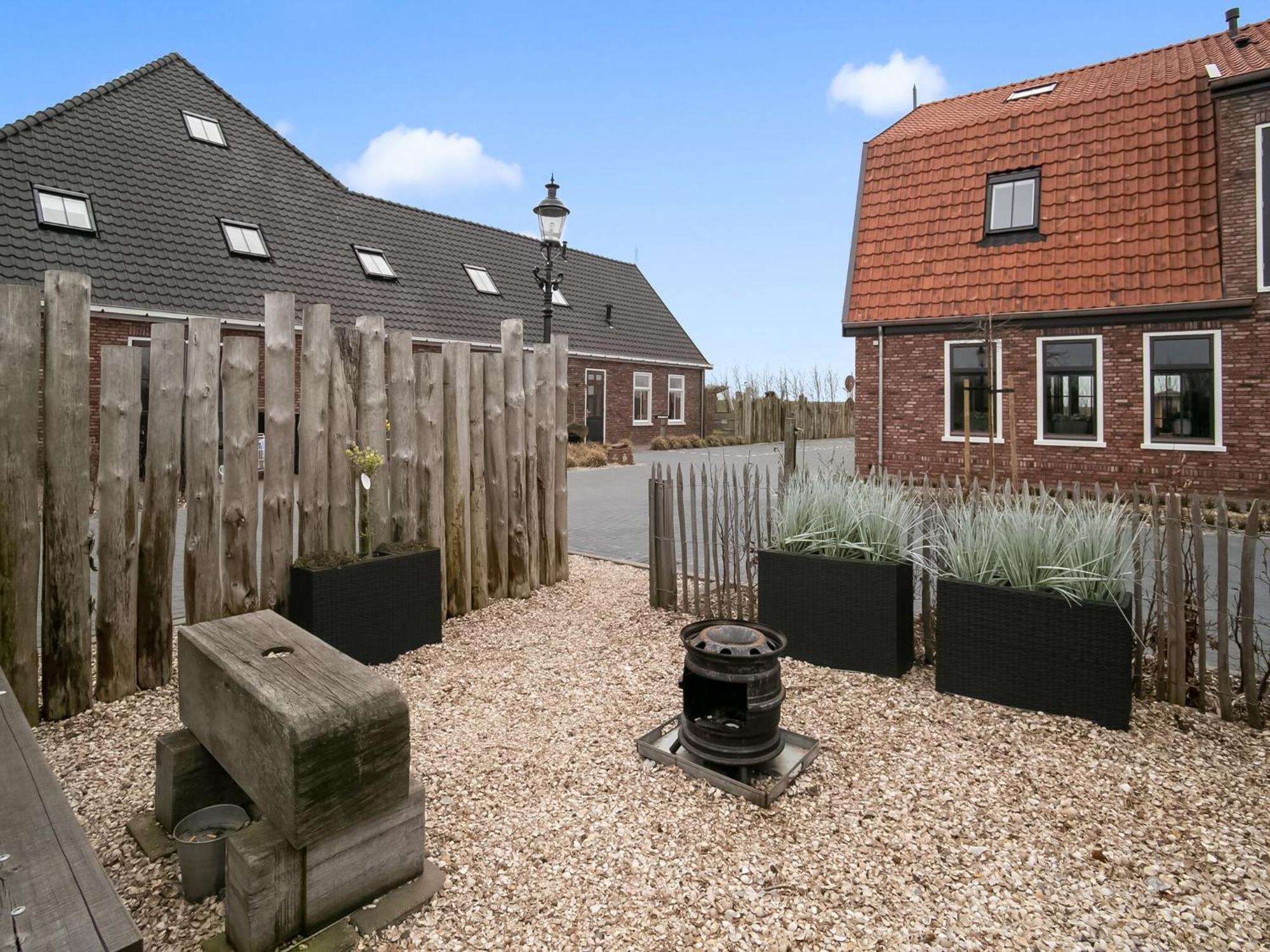 Spacious Hazenborgh In Near *