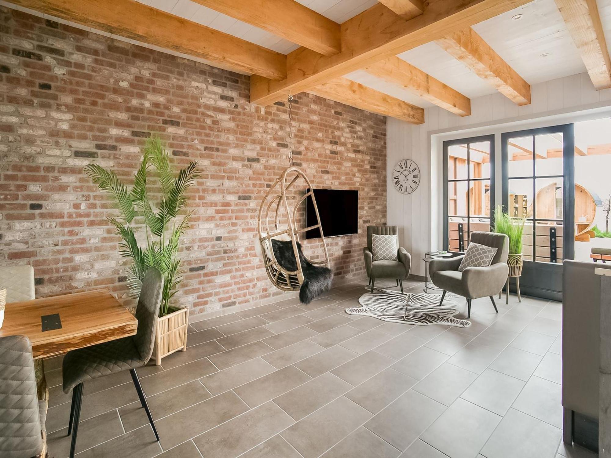 Spacious Hazenborgh In Near *